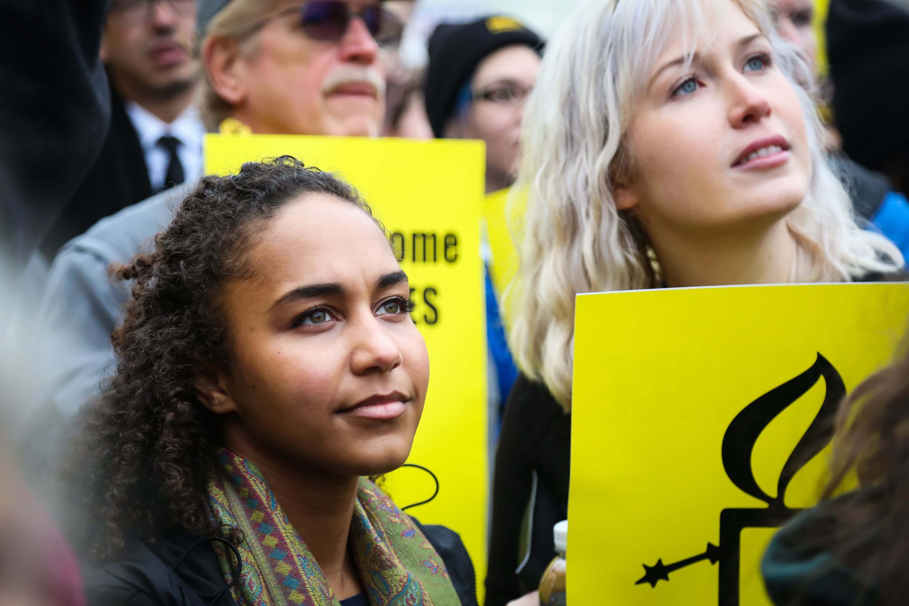 Manifestation de sympathisants d’Amnesty International.