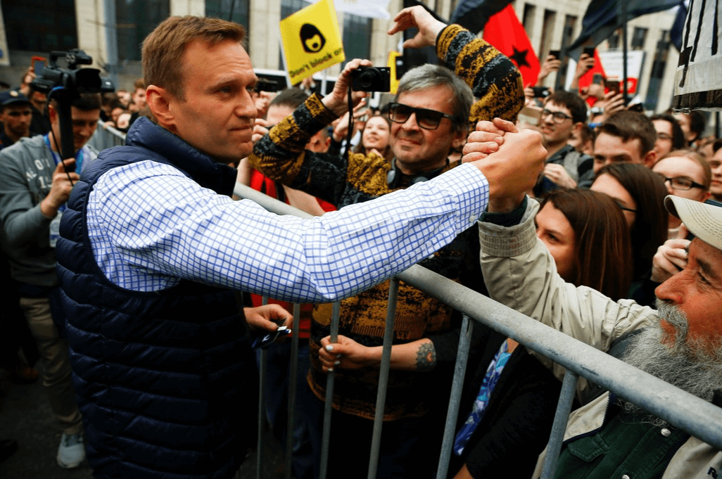 MOSCOU, RUSSIE - 30 AVRIL : Le leader de l'opposition russe Alexei Navalny participe à un rassemblement pour "l'Internet libre" et en soutien au télégramme messager dans l'avenue Akademika Sakharova à Moscou, Russie, le 30 avril 2018.