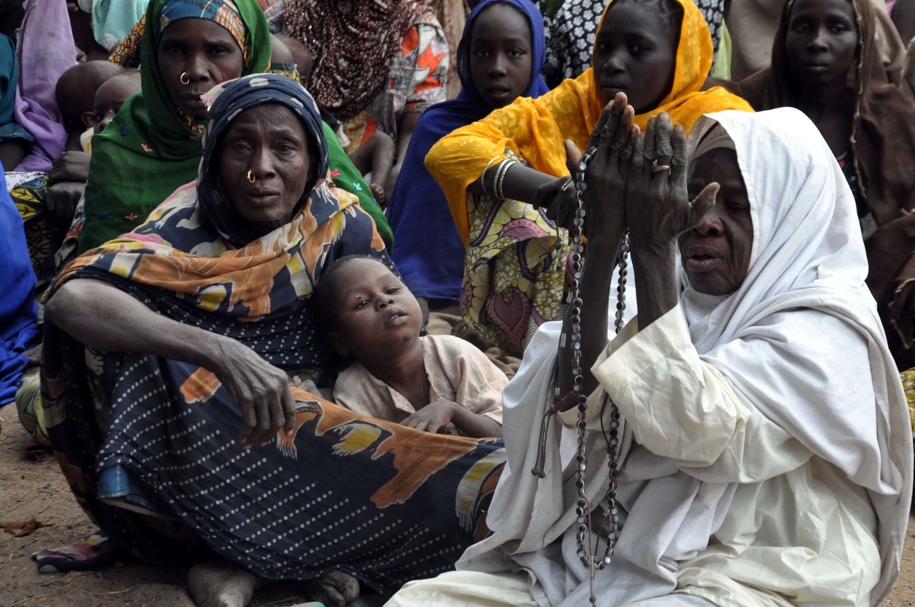 Femmes et enfants déplacés dans le camp de l'hôpital de Bama, 5 décembre 2015. Des centaines de personnes sont mortes de faim dans ce camp en 2015 et 2016.