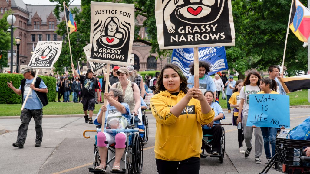 River Run 2019 : Walk with Grassy Narrows for Mercury Justice, Toronto, Canada, 20 juin 2019. Plus de 40 représentants de la communauté de Grassy Narrows ont parcouru 1 700 km de leur domicile à Toronto, pour une manifestation demandant au gouvernement canadien de construire un foyer et un centre de traitement du mercure et d'indemniser tout le monde à Grassy Narrows pour la crise du mercure.