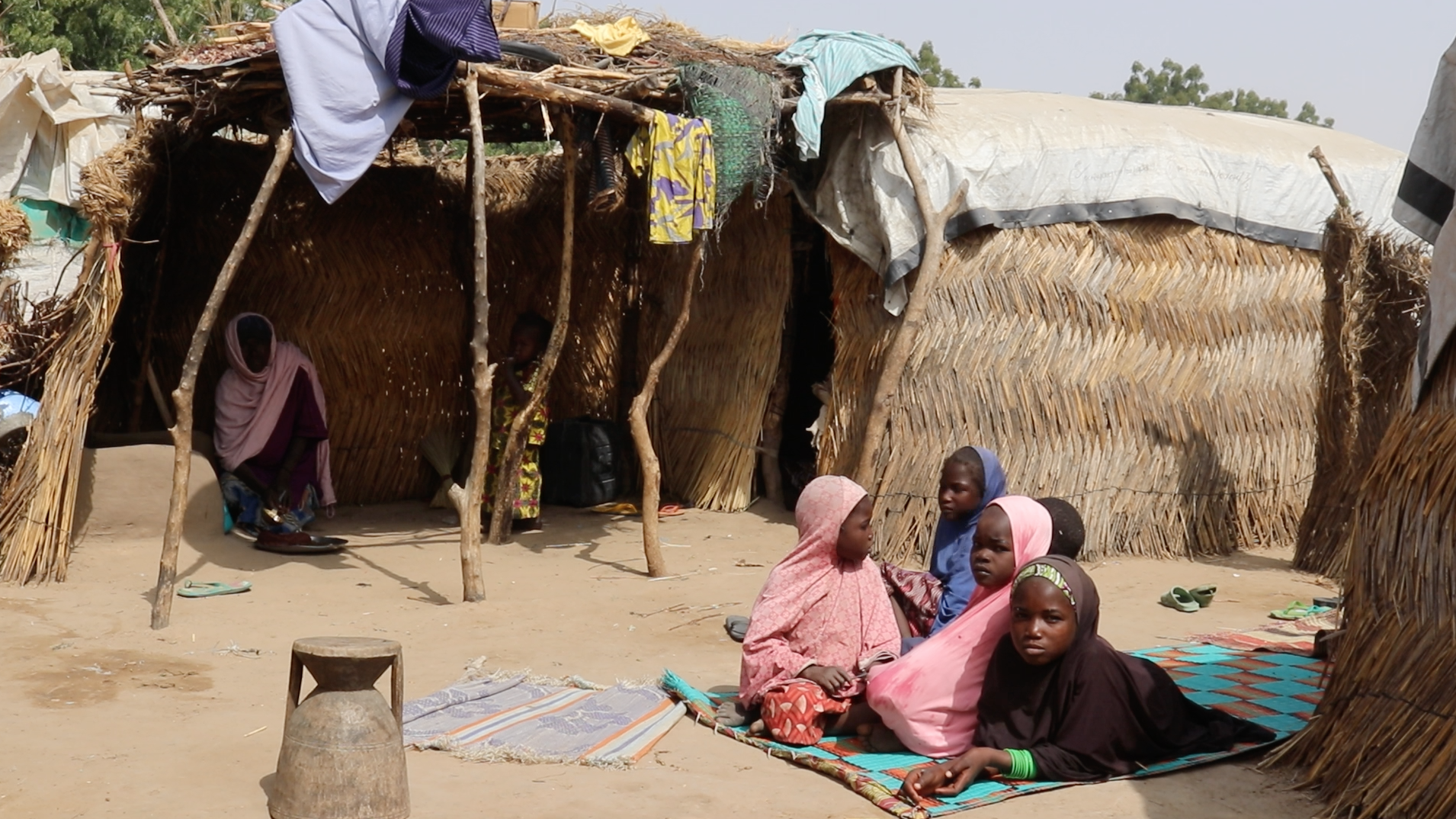 Des filles dans un camp de personnes déplacées à proximité de Maiduguri, dans l'État de Borno (janvier 2020).