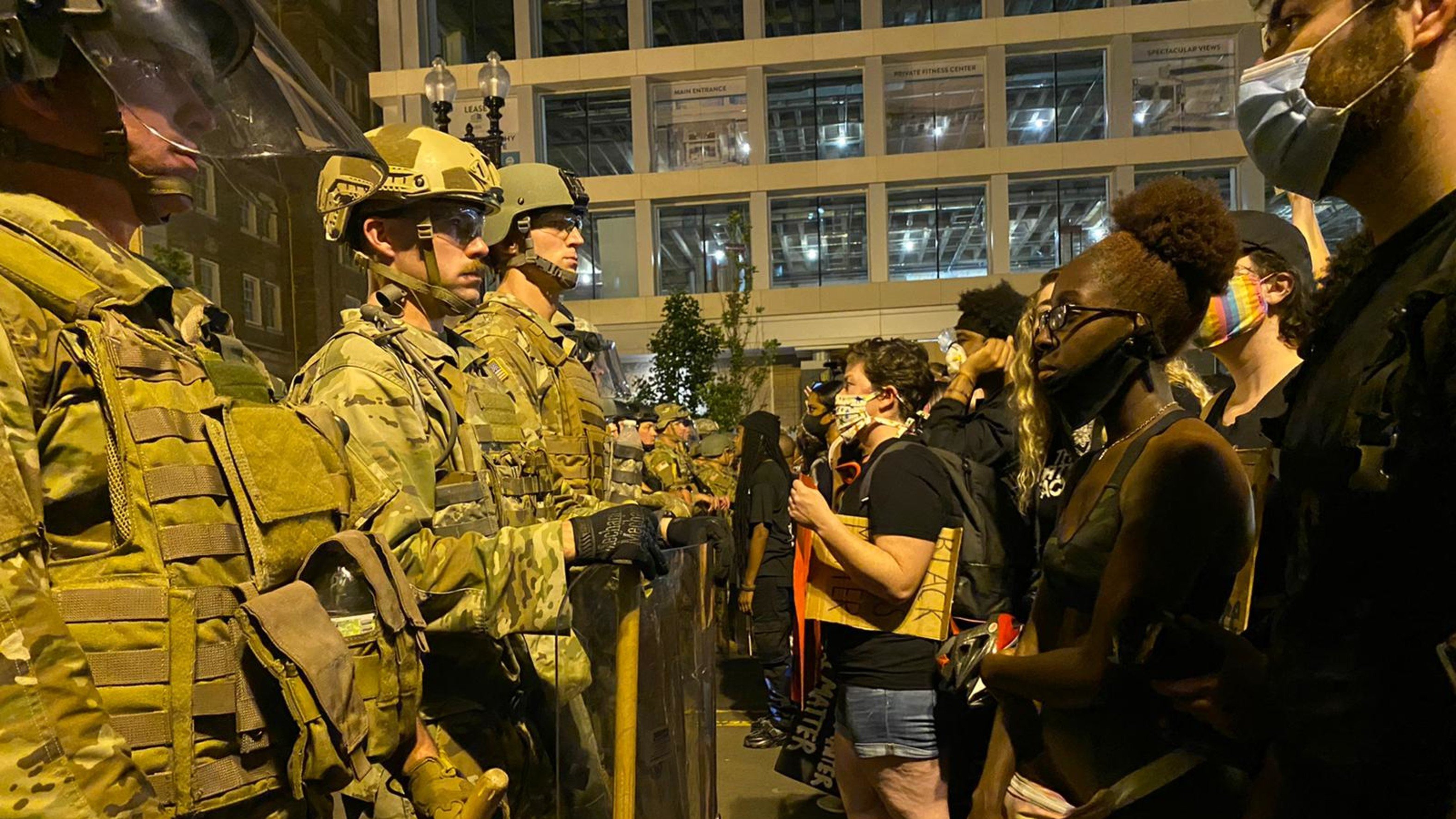 Manifestations pour la justice raciale suite à la mort de George Floyd lors d'un violent affrontement avec la police dans le Minnesota. Centre de Washington, DC, États-Unis, 3 juin 2020.